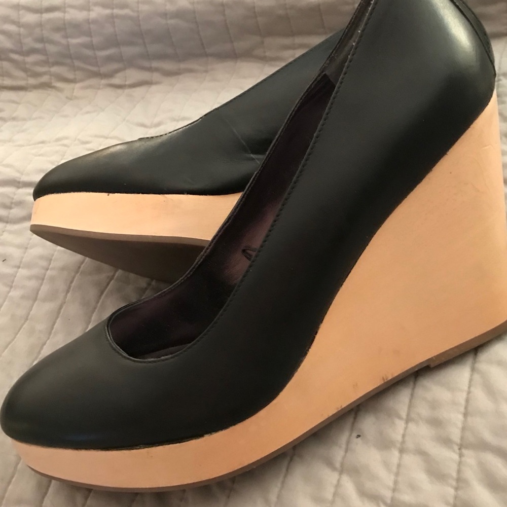 Black n blonde leather wedges - Picture 3 of 6